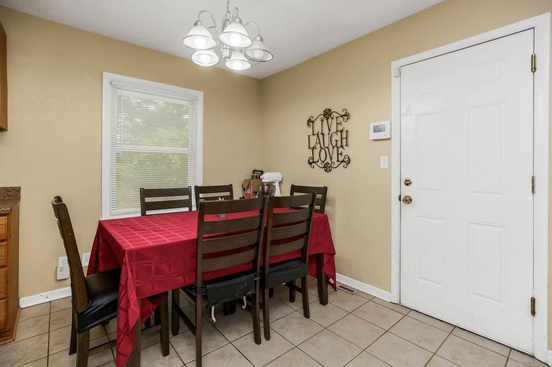5902 Fairlane Dr, Kansas City, MO 64134