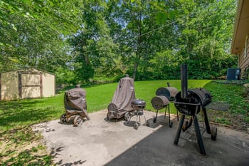5902 Fairlane Dr, Kansas City, MO 64134