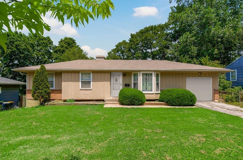 5902 Fairlane Dr, Kansas City, MO 64134