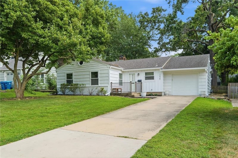 7420 Cherokee Dr, Prairie Village, KS 66208