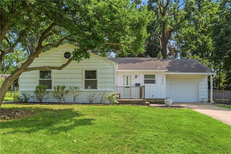 7420 Cherokee Dr, Prairie Village, KS 66208