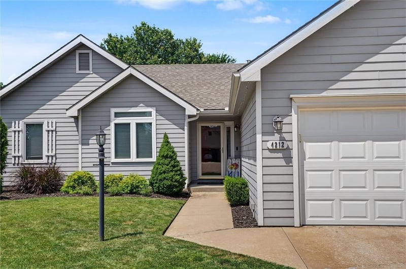4212 Saddlehorn Dr, Lawrence, KS 66049