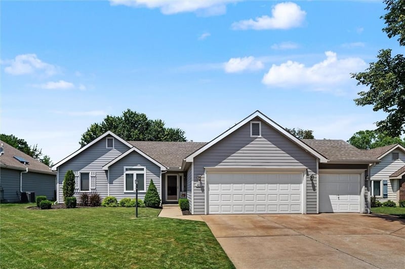 4212 Saddlehorn Dr, Lawrence, KS 66049
