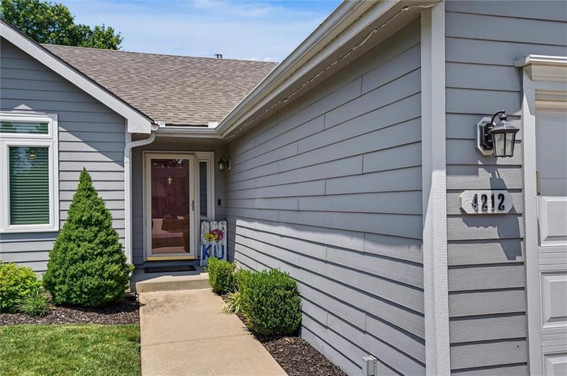 4212 Saddlehorn Dr, Lawrence, KS 66049