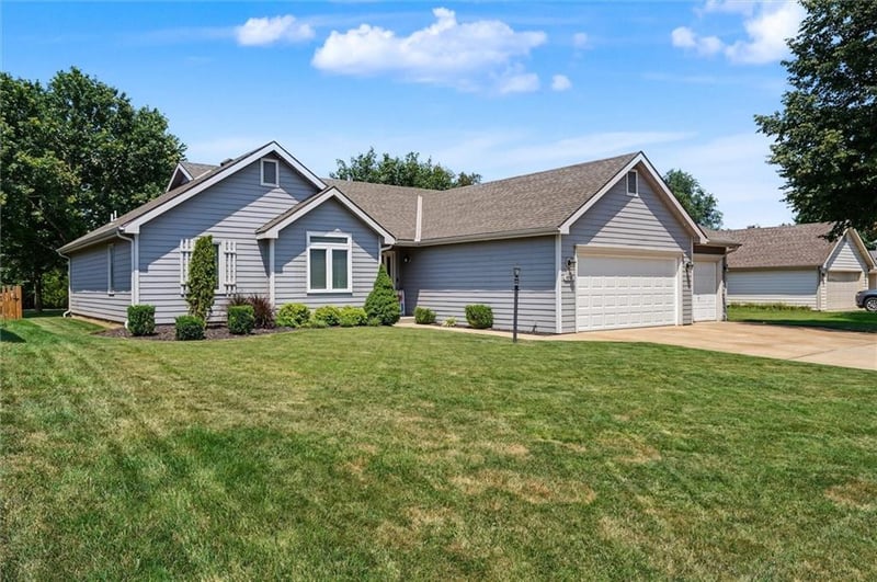 4212 Saddlehorn Dr, Lawrence, KS 66049