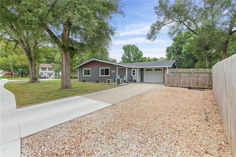1333 19th St, Lawrence, KS 66046