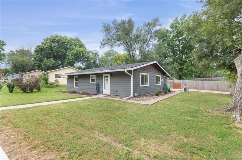 1333 19th St, Lawrence, KS 66046