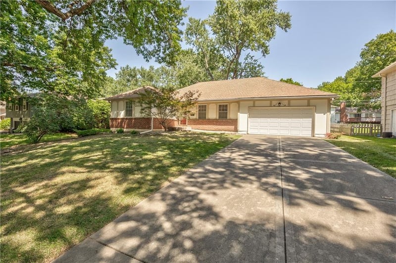 9610 97th St, Overland Park, KS 66212