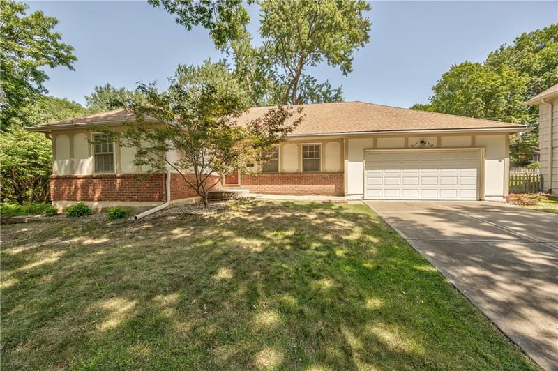9610 97th St, Overland Park, KS 66212