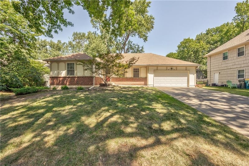9610 97th St, Overland Park, KS 66212