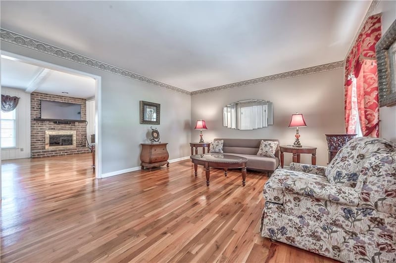 9610 97th St, Overland Park, KS 66212