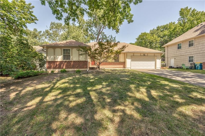 9610 97th St, Overland Park, KS 66212