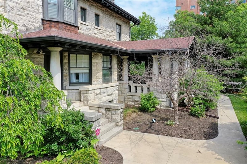 633 Armour Blvd, Kansas City, MO 64109