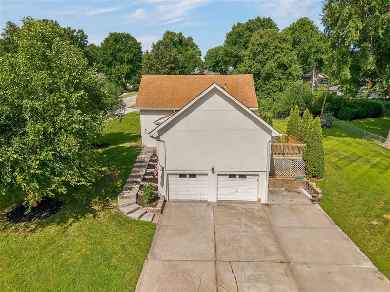 402 Kingsley Ave, Liberty, MO 64068