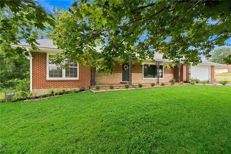 9209 E 87th St, Raytown, MO 64138