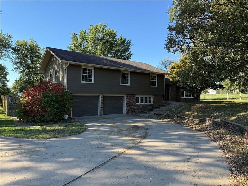 17017 180th St, Holt, MO 64048