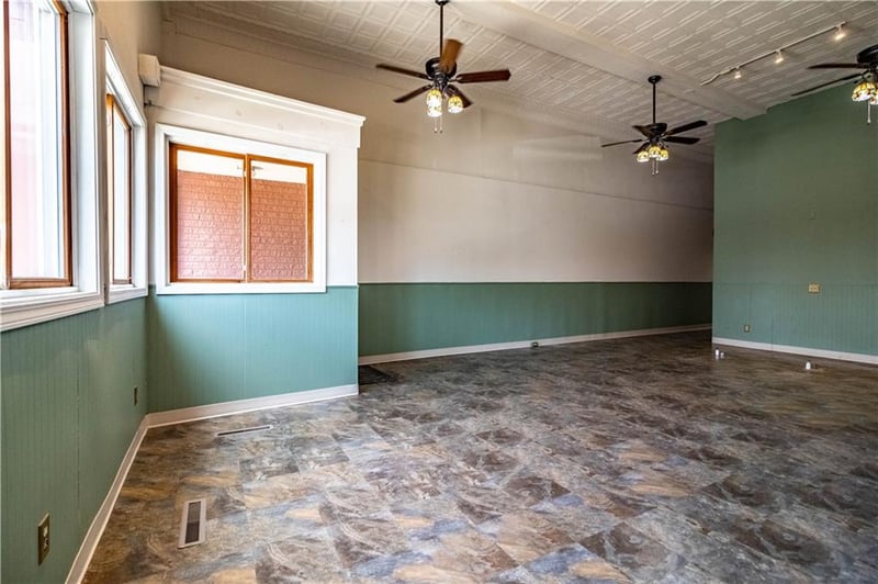 109 Main St, Windsor, MO 65360