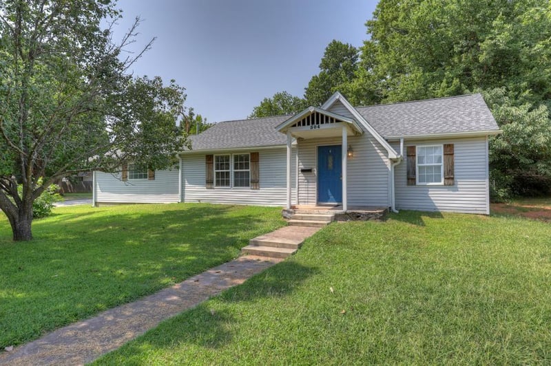504 6th St, Baxter Springs, KS 66713
