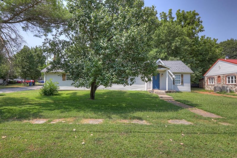 504 6th St, Baxter Springs, KS 66713