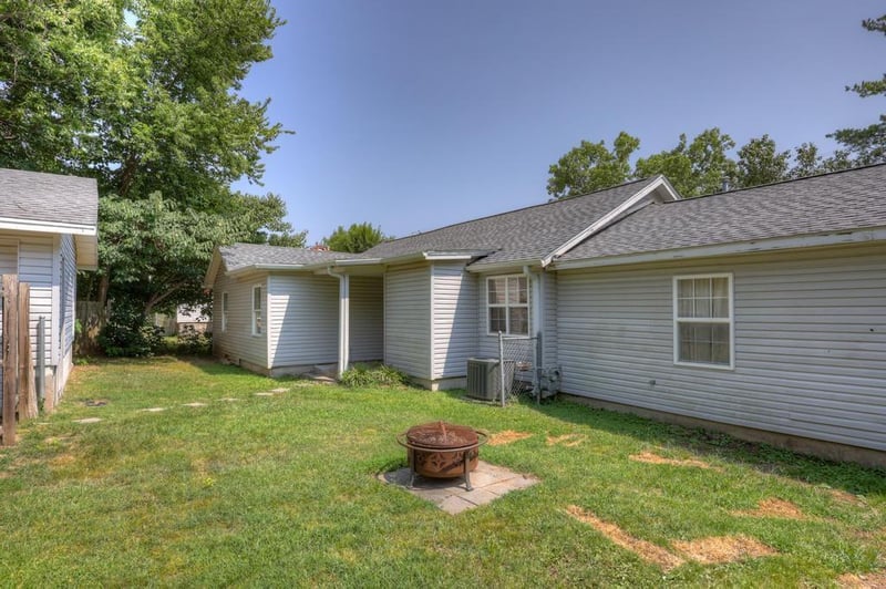 504 6th St, Baxter Springs, KS 66713