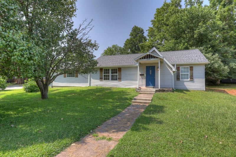 504 6th St, Baxter Springs, KS 66713