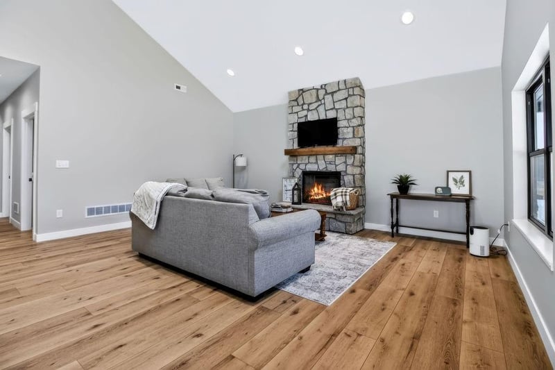 327 21st Rd, Warrensburg, MO 64093