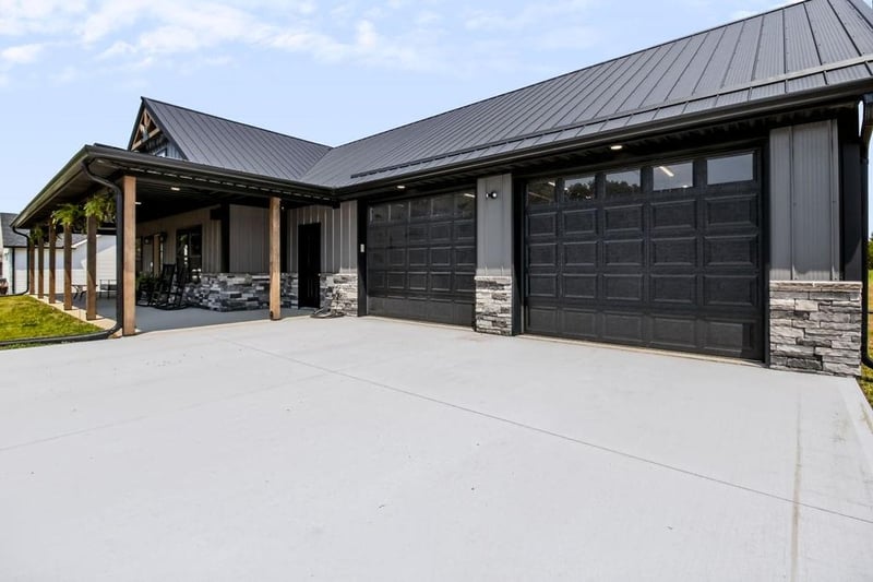 327 21st Rd, Warrensburg, MO 64093