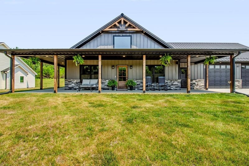 327 21st Rd, Warrensburg, MO 64093