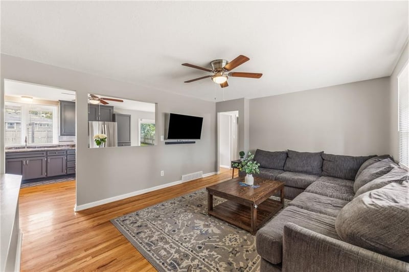 7321 Robinson St, Overland Park, KS 66204