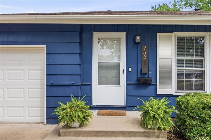 7321 Robinson St, Overland Park, KS 66204