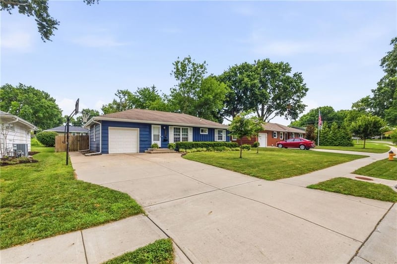7321 Robinson St, Overland Park, KS 66204