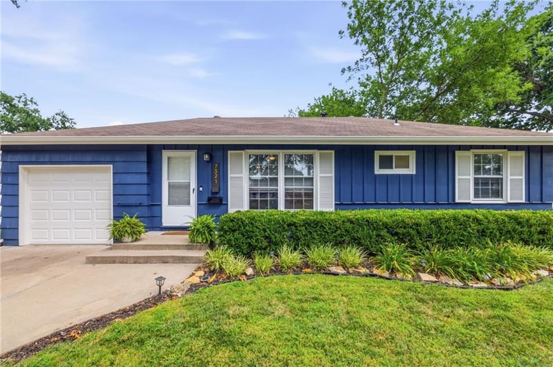 7321 Robinson St, Overland Park, KS 66204