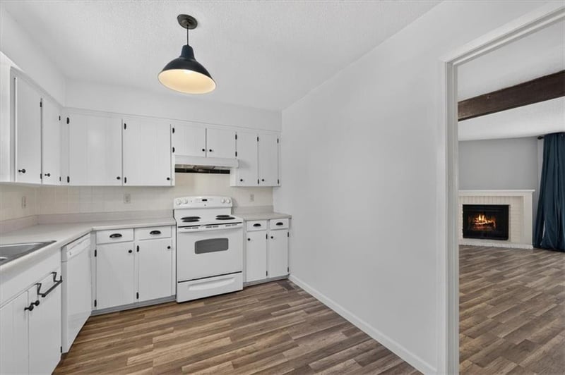 8645 108th Pl, Overland Park, KS 66210