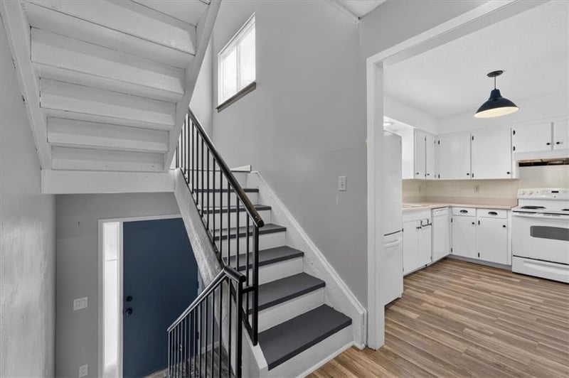 8645 108th Pl, Overland Park, KS 66210