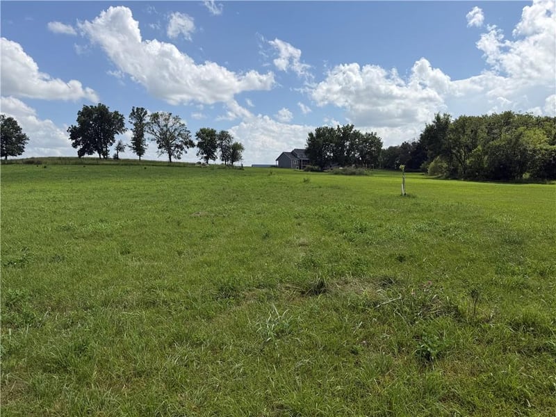 15749 206th St, Tonganoxie, KS 66086