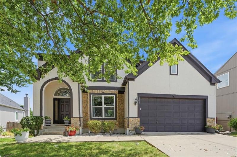 9317 Charlotte Ct, Kansas City, MO 64155