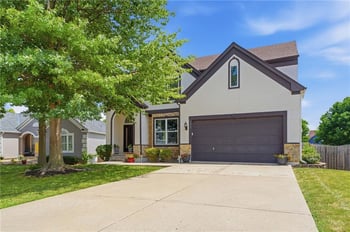9317 N Charlotte Ct, Kansas City, MO 64155
