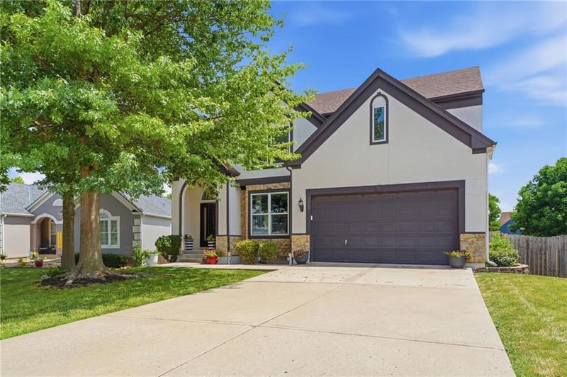 9317 Charlotte Ct, Kansas City, MO 64155