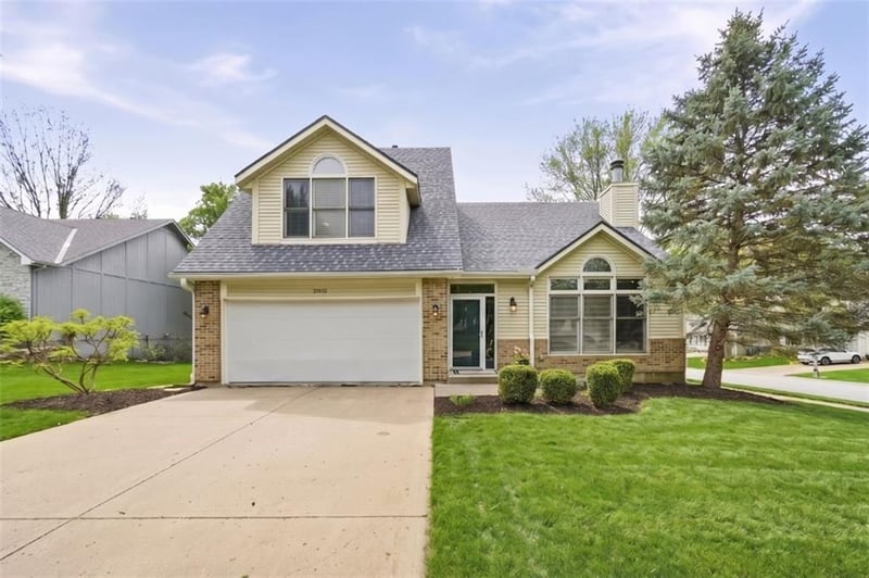 12502 Alcan Cir, Olathe, KS 66062