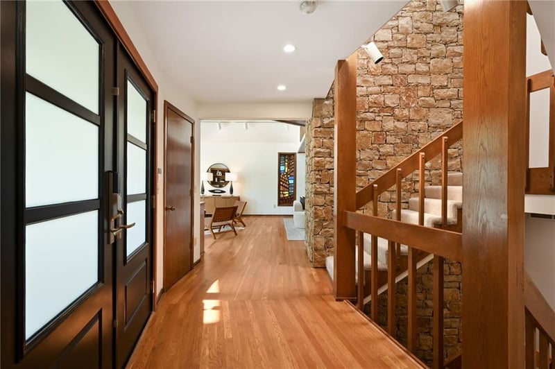 9964 Hemlock Dr, Overland Park, KS 66212