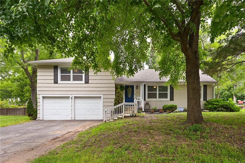 6400 110th St, Kansas City, MO 64134