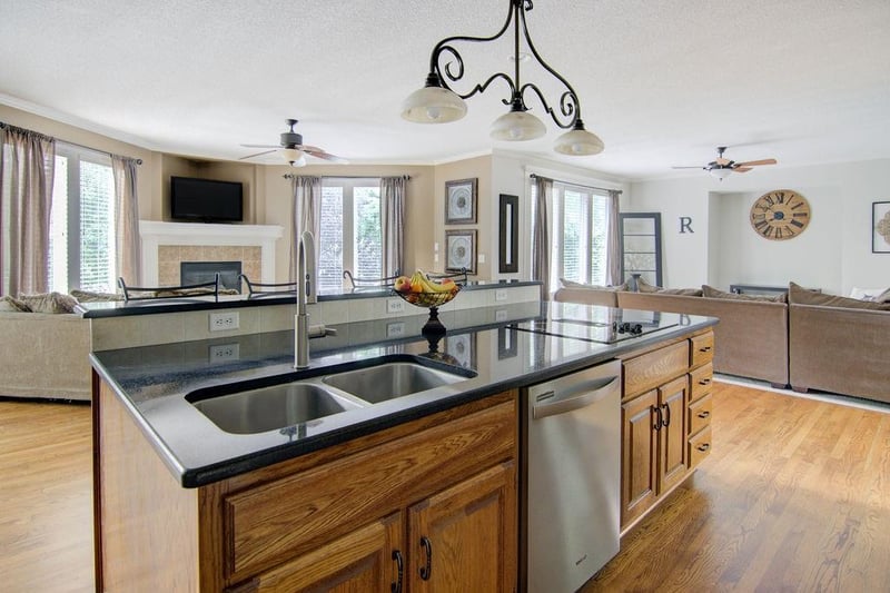 24115 79th Ter, Lenexa, KS 66227