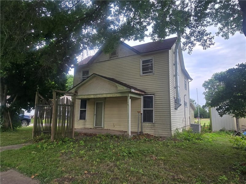 230 Osage St, Buckner, MO 64016