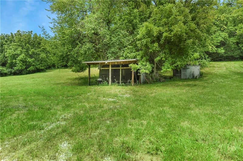 9215 Valley Garden Dr, Kansas City, MO 64139