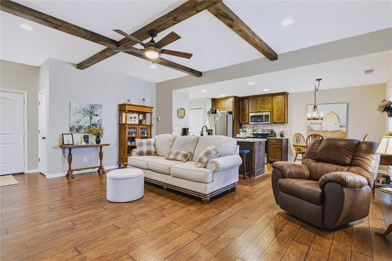 905 Ingleside Dr, Pleasant Hill, MO 64080