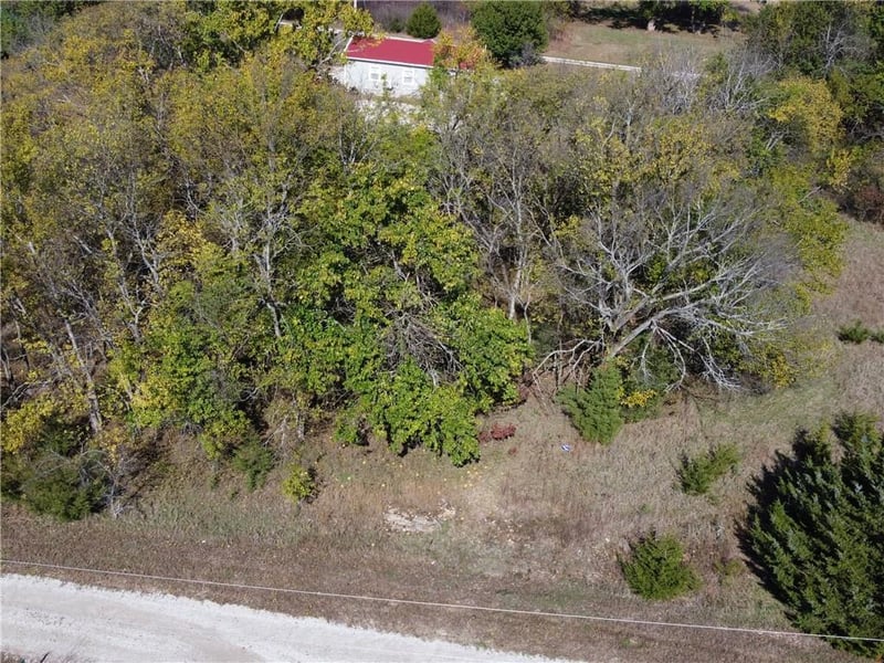 41 Illinois Dr, Linn Valley, KS 66040
