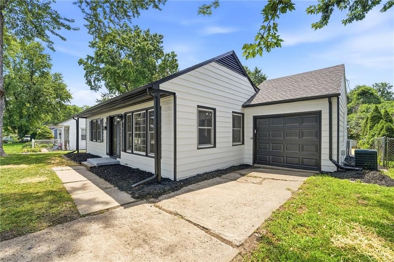 711 84th St, Kansas City, MO 64114