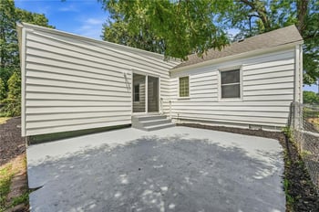 711 W 84th St, Kansas City, MO 64114