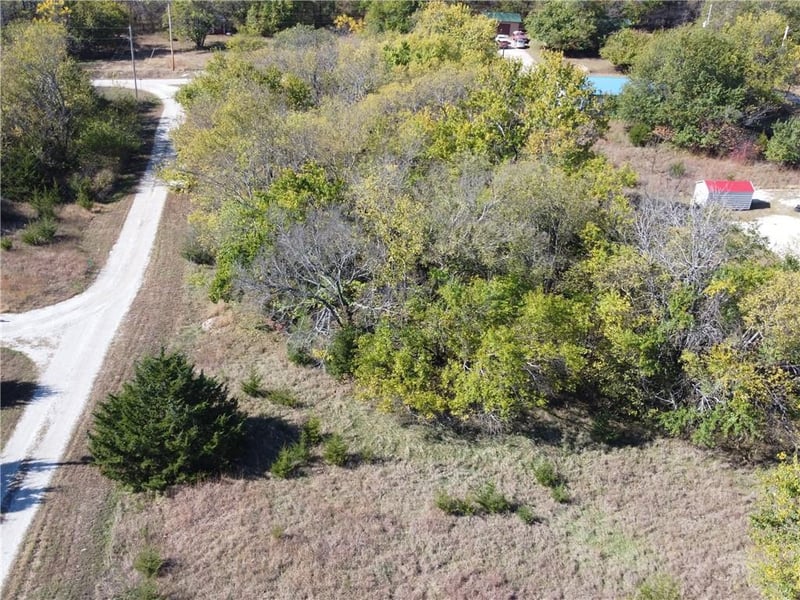 45 Illinois Dr, Linn Valley, KS 66040