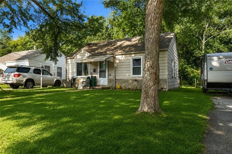 118 Carlisle St, Sugar Creek, MO 64054